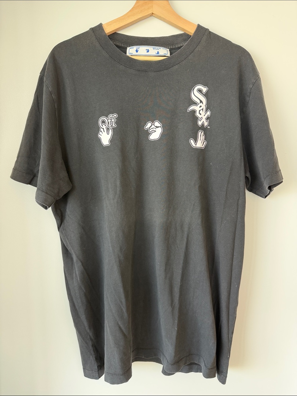 Off-White Black Short-Sleeve Graphic Tee with White Motif - Chicago White Sox